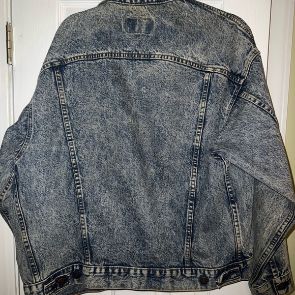 Vintage 1980s acid wash Levi’s Jean jacket. - Picture 4 of 5